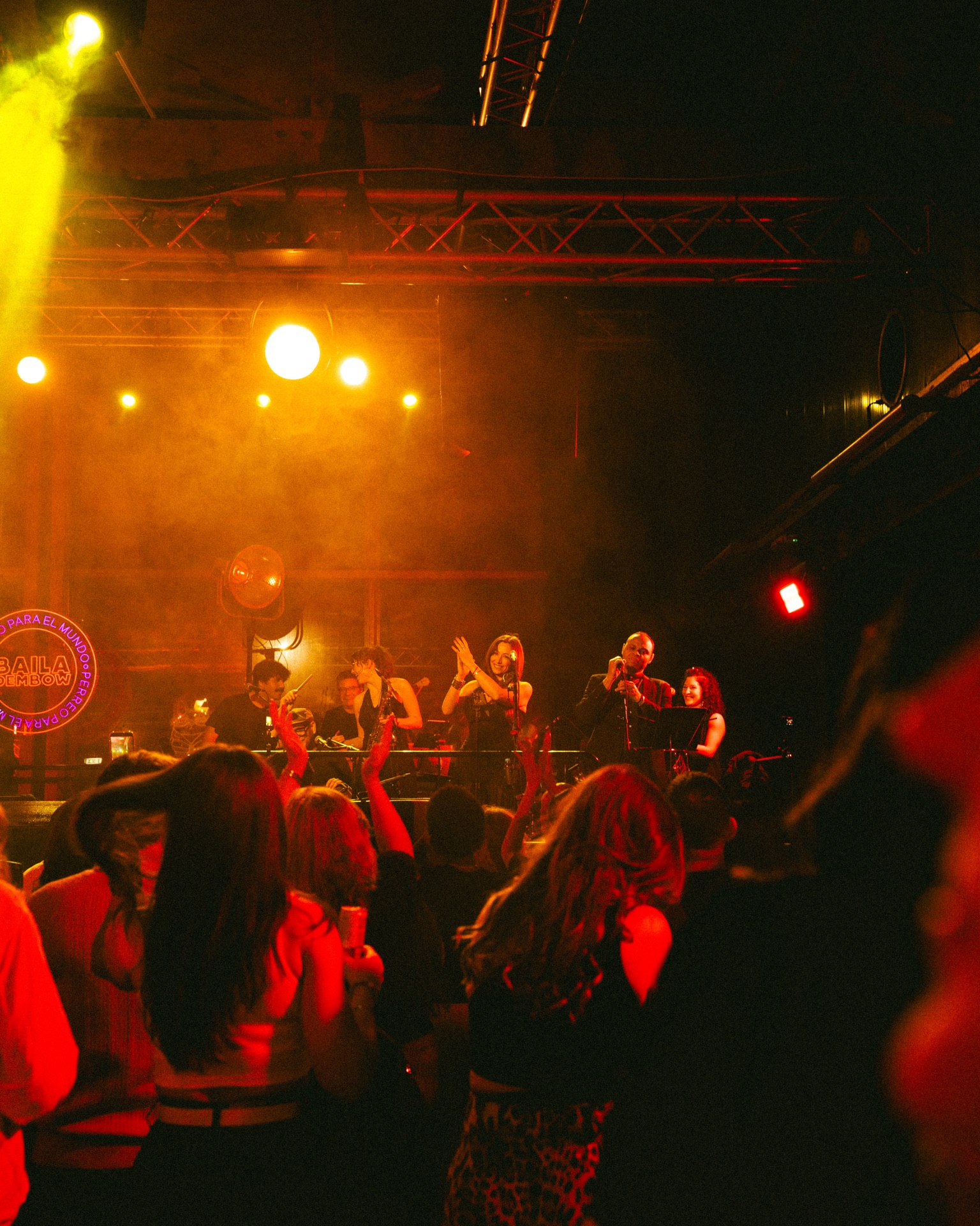 Live Tribute Show by Baila Dembow — moment 1